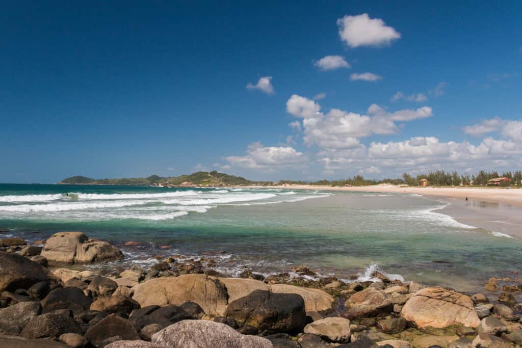 praias para surfar no Brasil