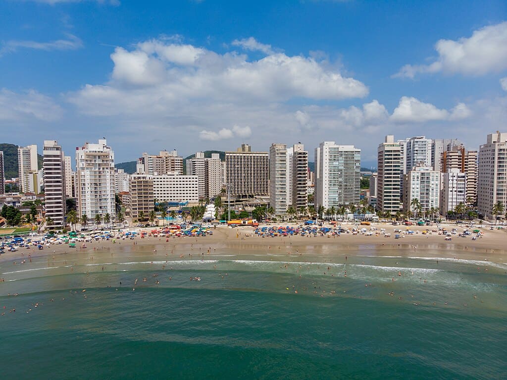 Pousadas pé na areia no Guarujá