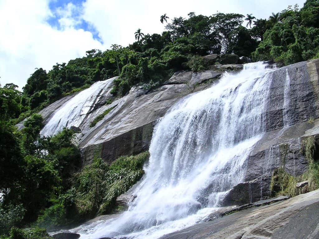 cachoeiras perto de Maresias