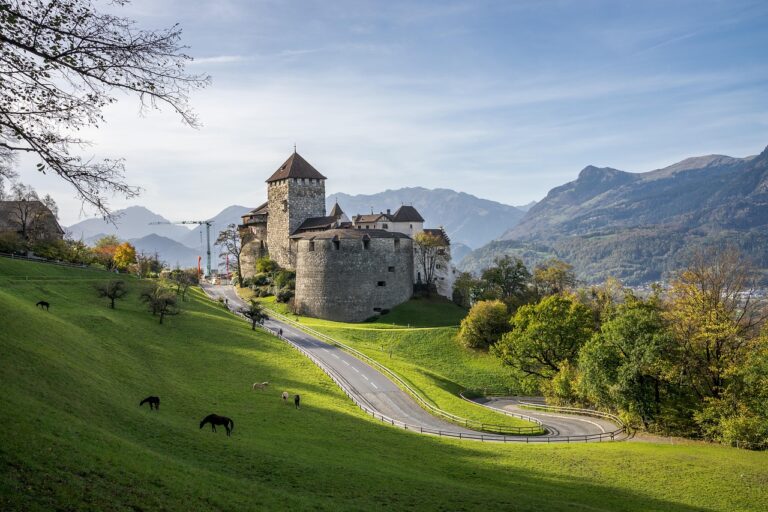 Guia de Liechtenstein: saiba tudo sobre o pequeno gigante dos Alpes
