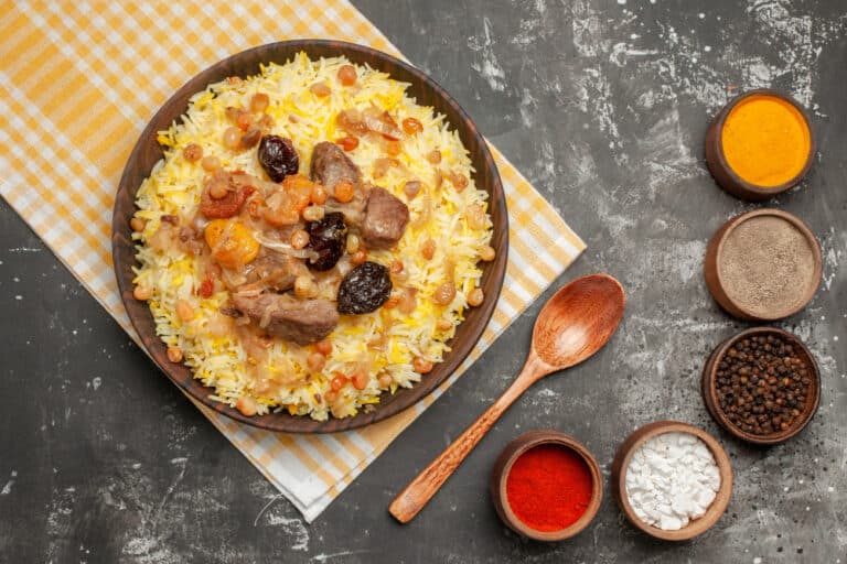 O que esperar da alimentação em Bukhara? Descubra sabores, valores e mais