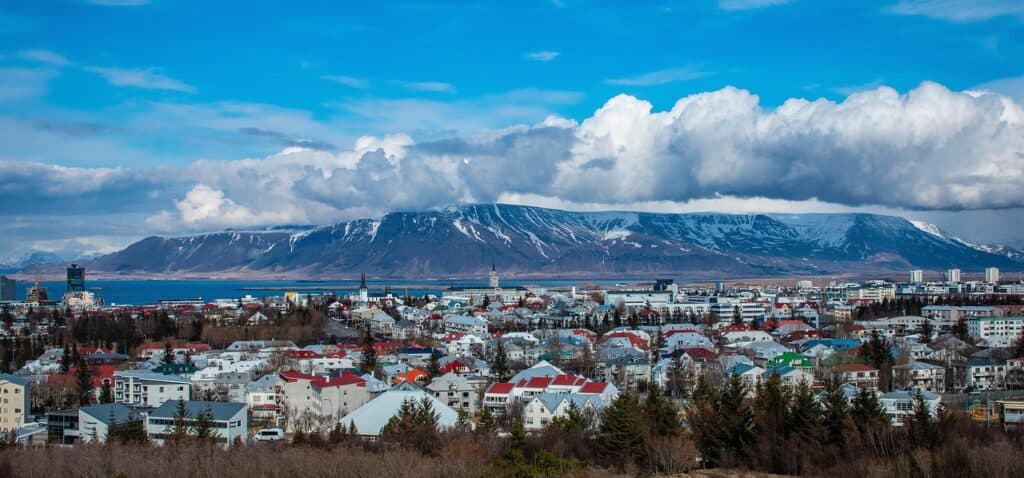passagem aérea barata para Reykjavík
