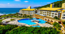 Localizado à beira-mar na Praia do Santinho, o Resort oferece a melhor experiência All-inclusive da ilha da magia! Garanta já as melhores ofertas!