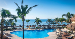 Resort All-Inclusive à beira da praia banhada pelo mar caribenho e com todo lazer.