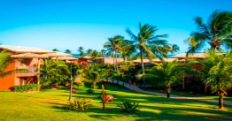 Hotel em frente à Praia de Aruana e a cerca de 5 km da Passarela do Caranguejo e da Orla de Atalaia. Confira as tarifas exclusivas do Zarpo!