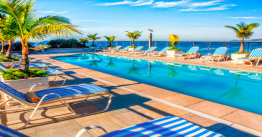 Rio de Janeiro, RJ: Hotel com terraço em frente à Praia da Barra