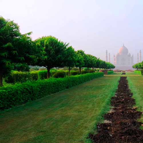 Mehtab Bagh (jardim em frente ao Taj Mahal)